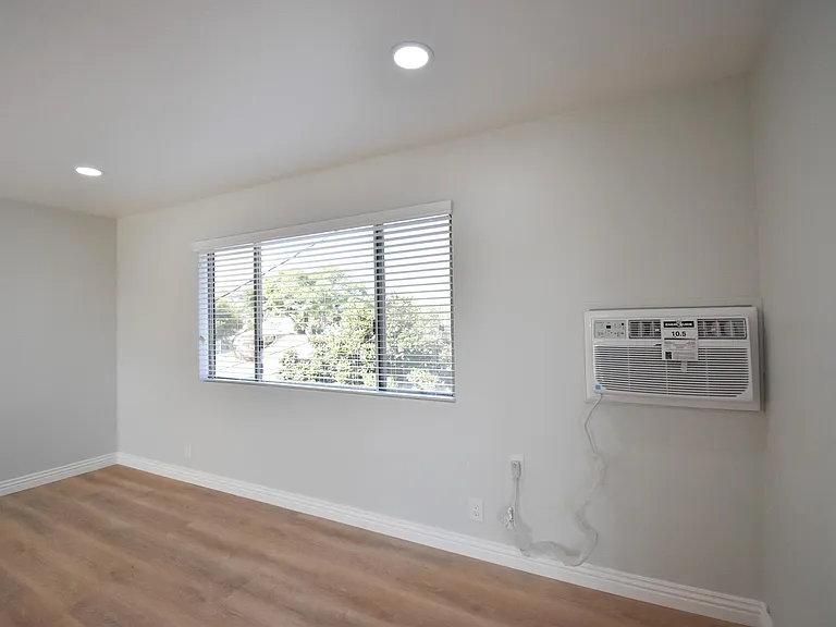 1147 W 170th St — Photo 31