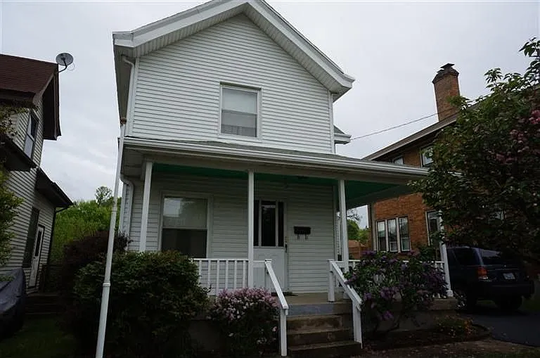 332 Linden Ave photo 1