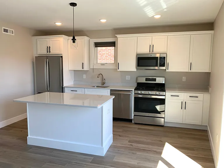 27 Franklin St #201 — Photo 3