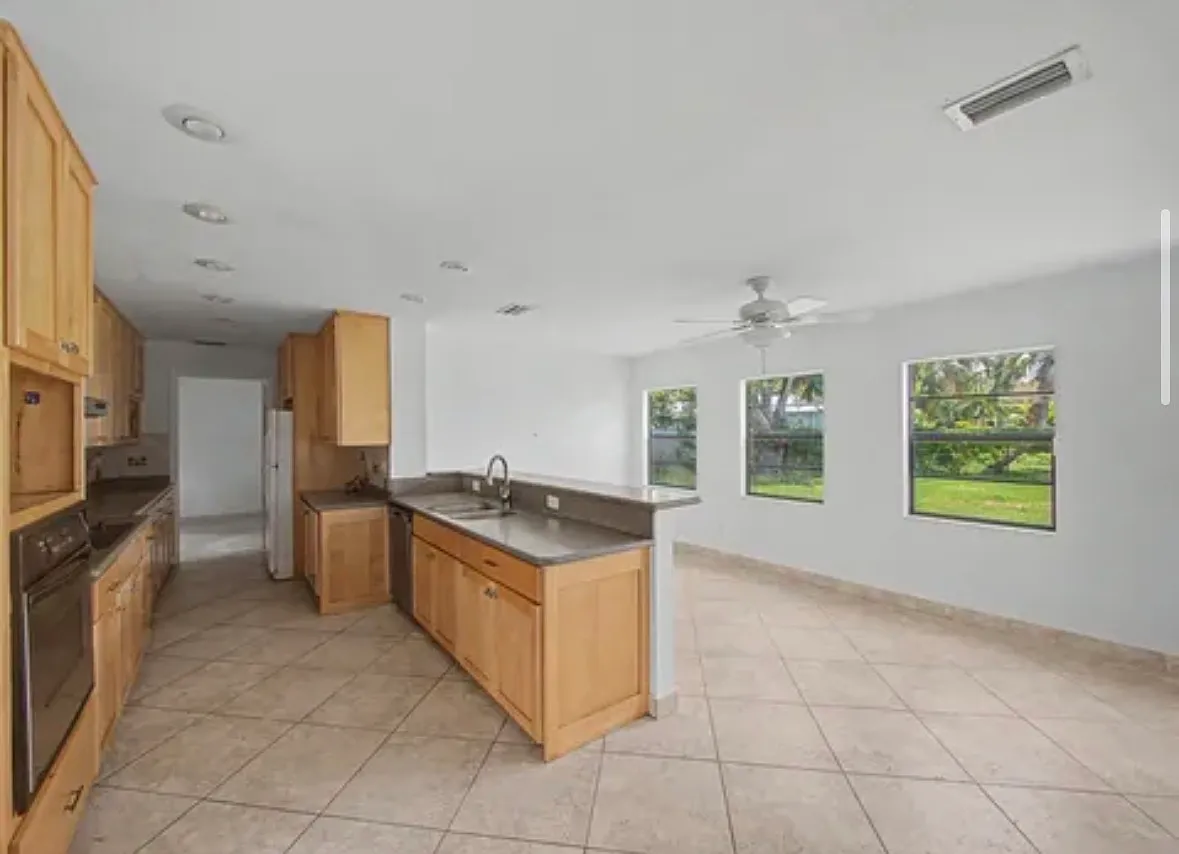 3 bed, 1717 sqft, $2,500 — Photo 3