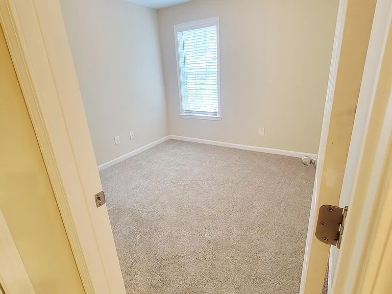 411 Whitehall Ct — Photo 41
