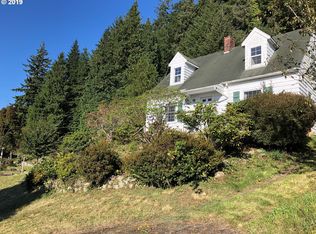 457 1st St, Gardiner, OR 97441