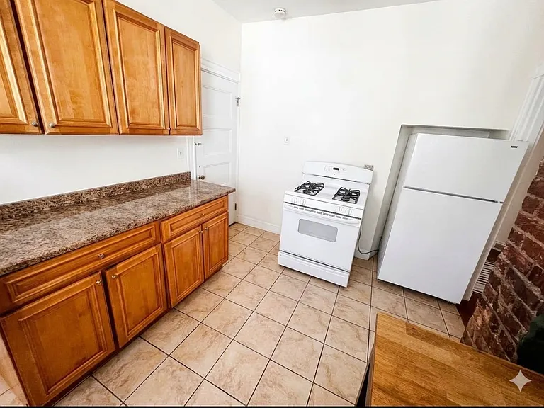 75 Elmira St — Photo 3
