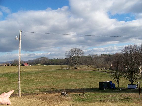 4th image of 976 McKinney Road