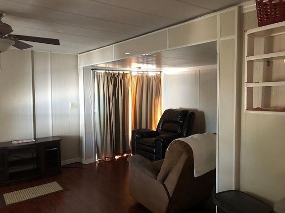 4th image of 438 Holiday Park Blvd NE