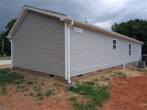4th image of 1204 Hawksview Rd
