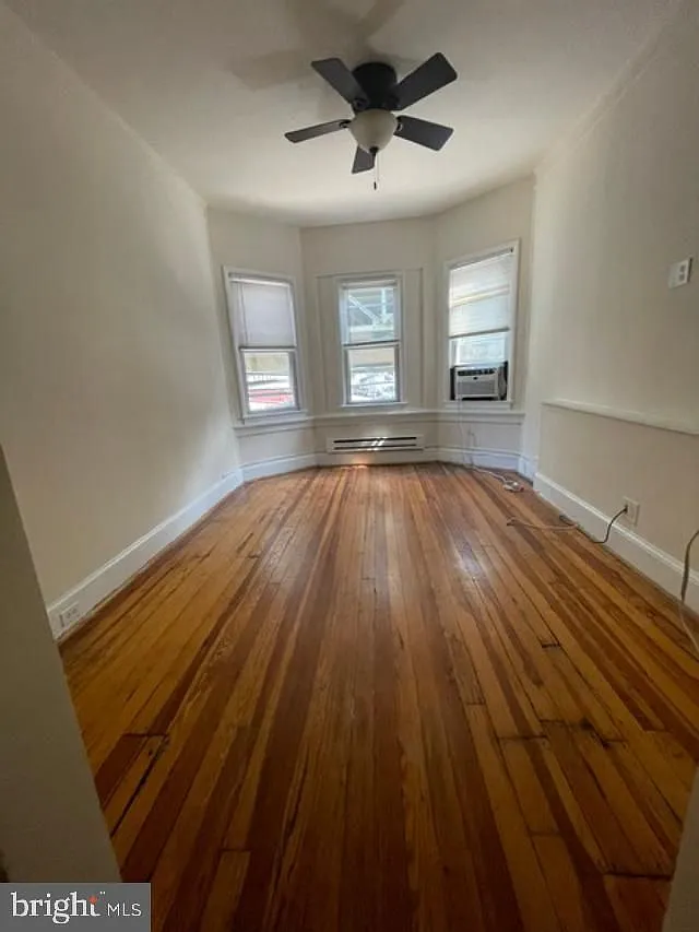 1 bed, 1.0 bath, 900 sqft, $1,200 — Photo 2