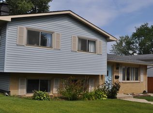 2730 Adelaide Ave, Waukegan, IL 60087