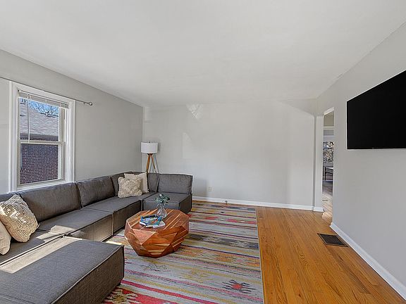 3rd image of 3760 Thornton Dr #1