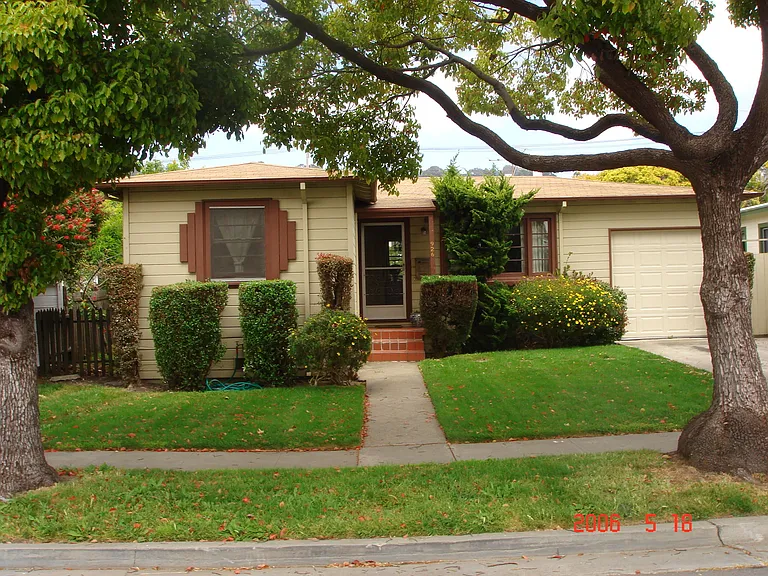 926 Richmond St — Photo 2