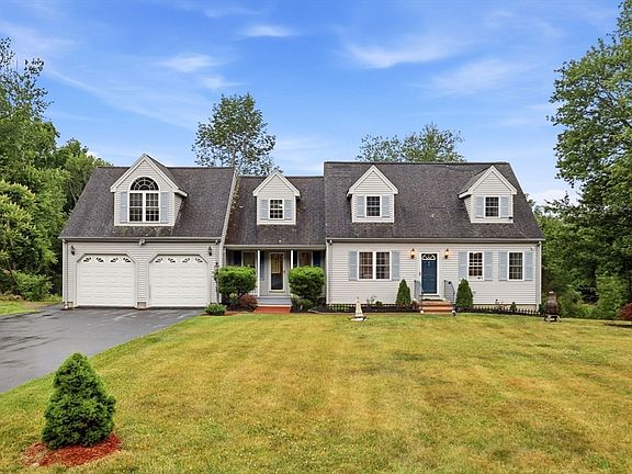 3rd image of 11 Elmwood Dr
