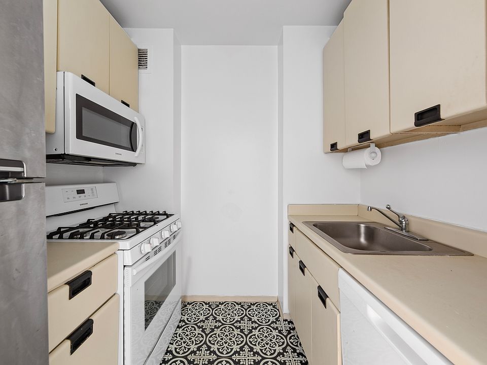 1st image of 311 E 38th St APT 4D