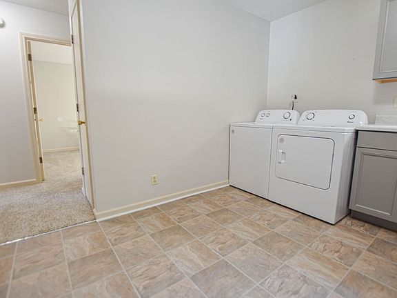 5th image of 342 Dupuis Dr APT B