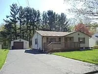 1203 Roberts St photo 1