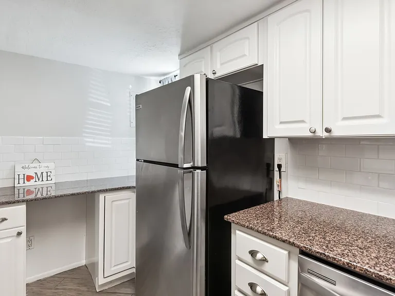 4609 W North B St #111 — Photo 8