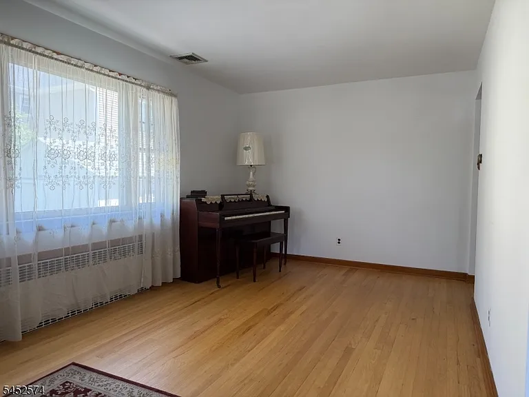 6 Lewis St — Photo 5