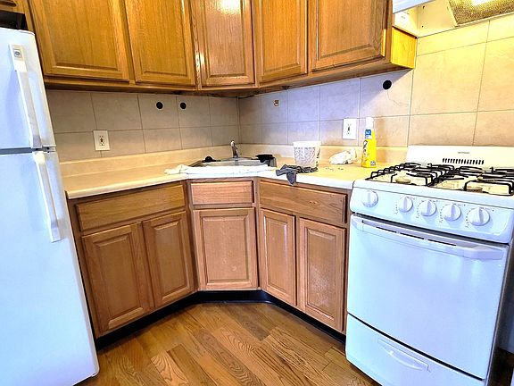 2nd image of 25-55 31st St #2R
