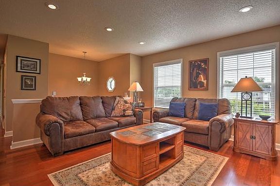 4th image of 300 Crystal Springs Cir