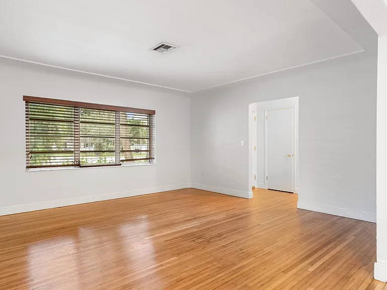 4810 Riviera Dr #SFH — Photo 5