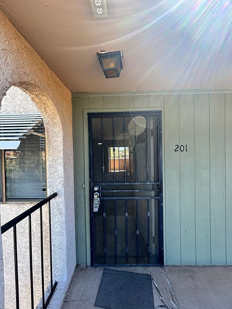 2818 N Tucson - 201 — Photo 1