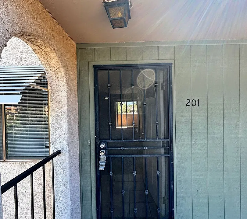 2818 N Tucson Blvd #201