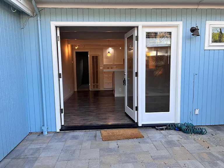 Alma St — Photo 3