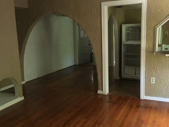 2nd image of 739 Ellwood Ave APT 3