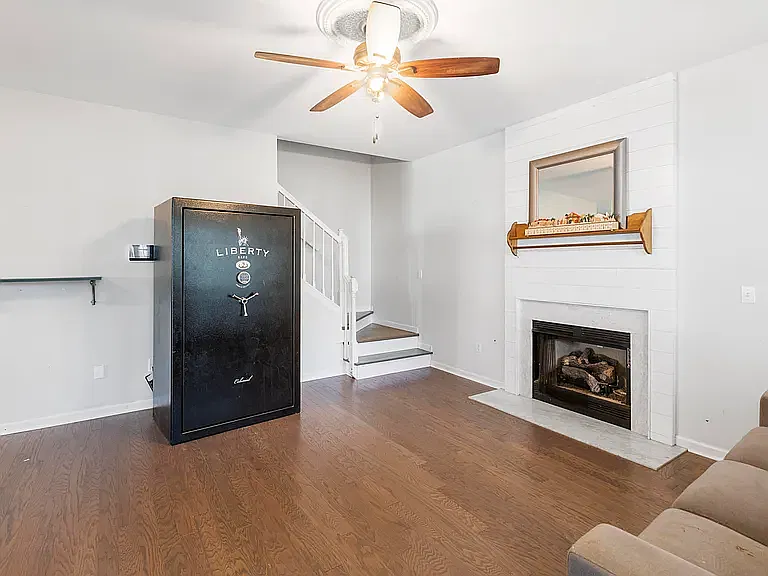 1 bed, 2407 sqft, $850 — Photo 1