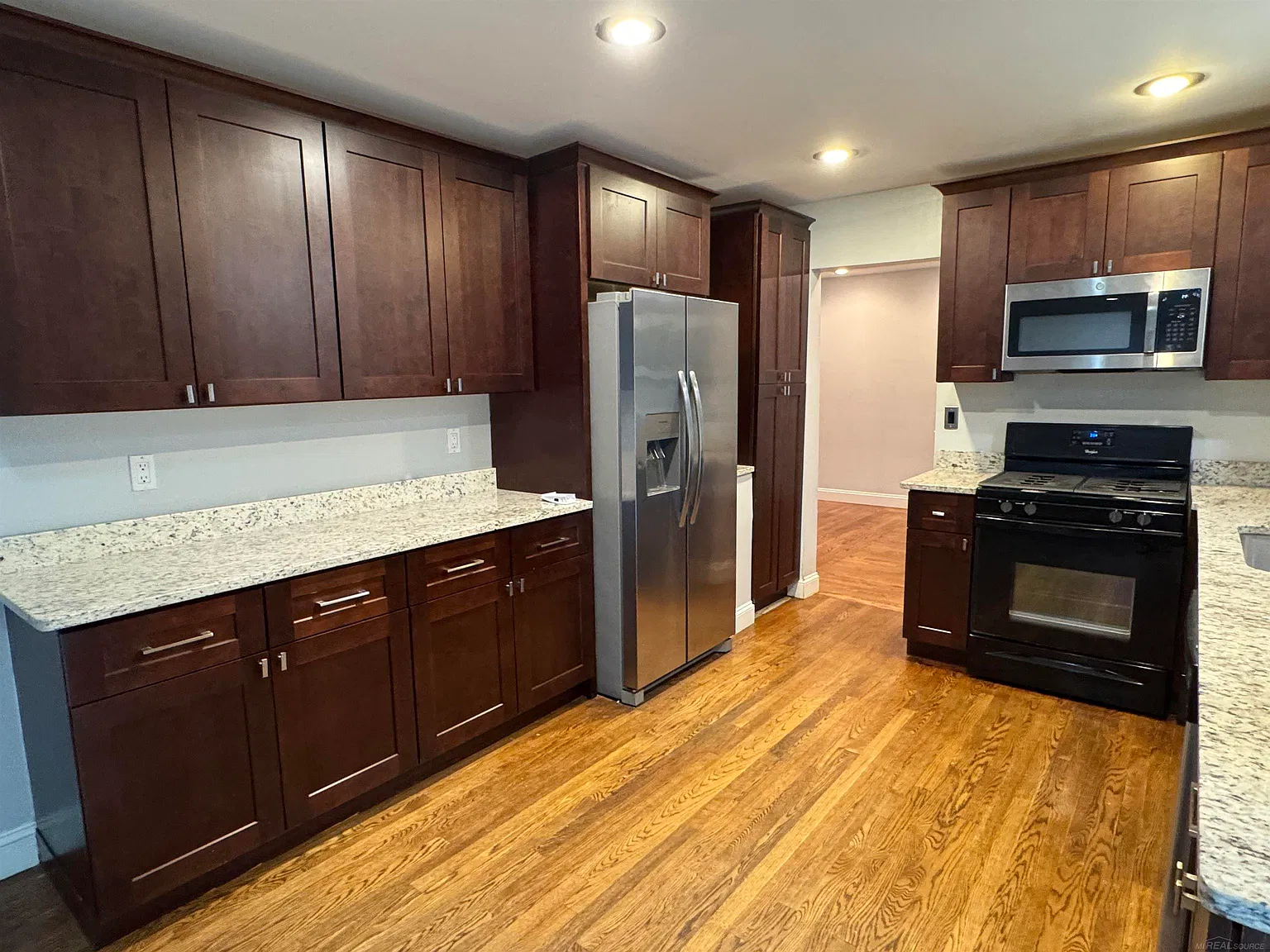 4 bed, 3.5 bath, 2900 sqft, $2,995 — Photo 3