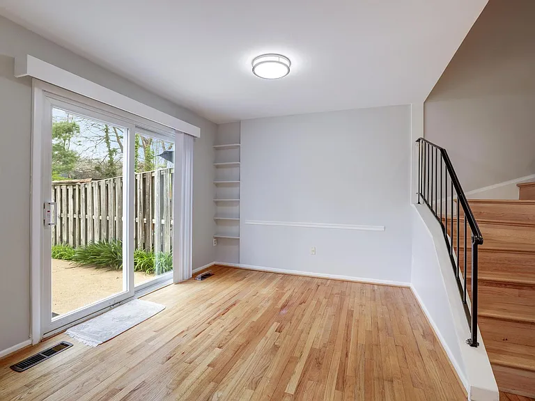 9823 Saint Cloud Ct — Photo 15