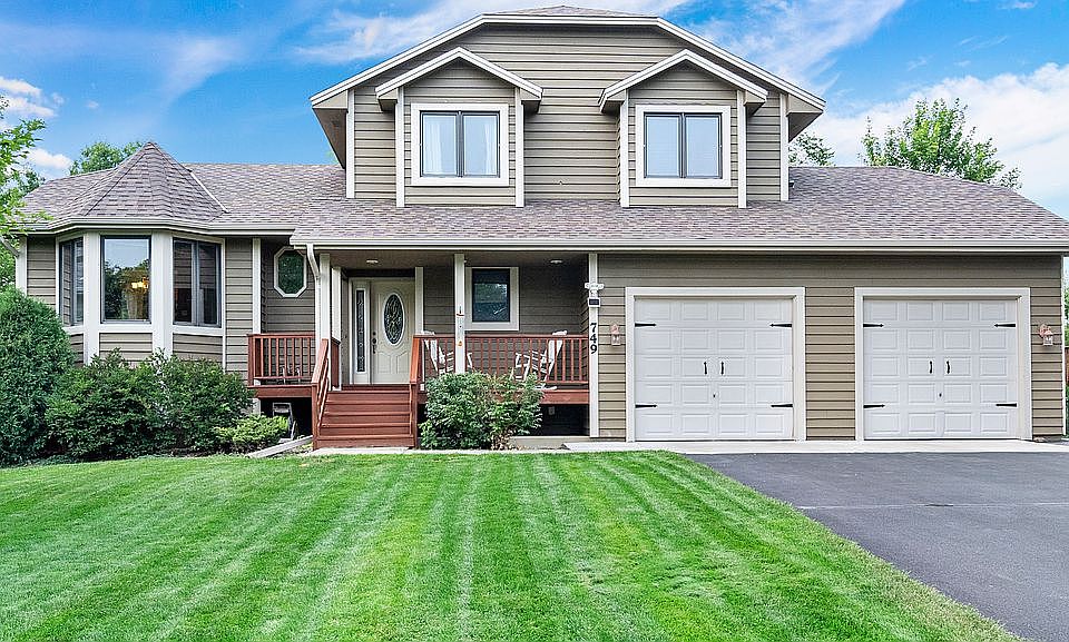 1st image of 749 101st Ln NE