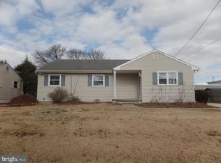 6 Cambridge Ave, Sicklerville, NJ 08081