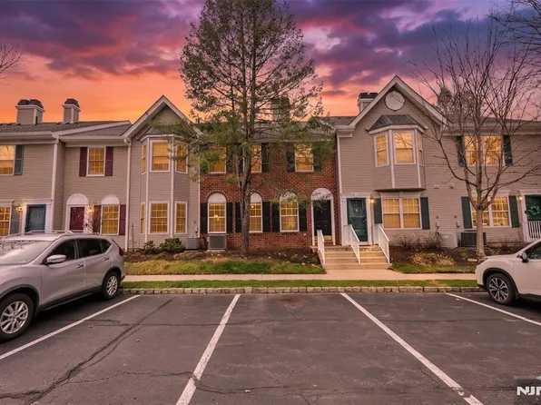 2071 Drake Ct, Mahwah, NJ 07430