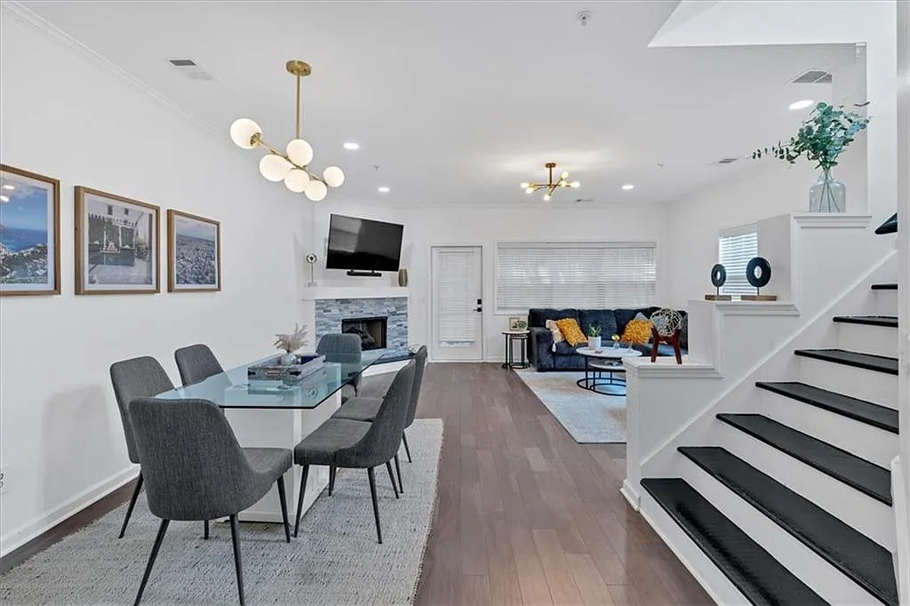 2 bed, 2.5 bath, 1386 sqft, $2,500 — Photo 4