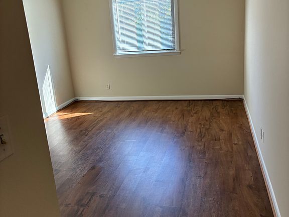 3rd image of 1900 Richard Jones Rd APT B105