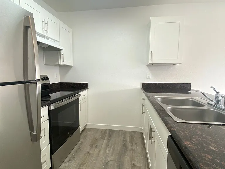 Olympic View Apartments — Photo 6
