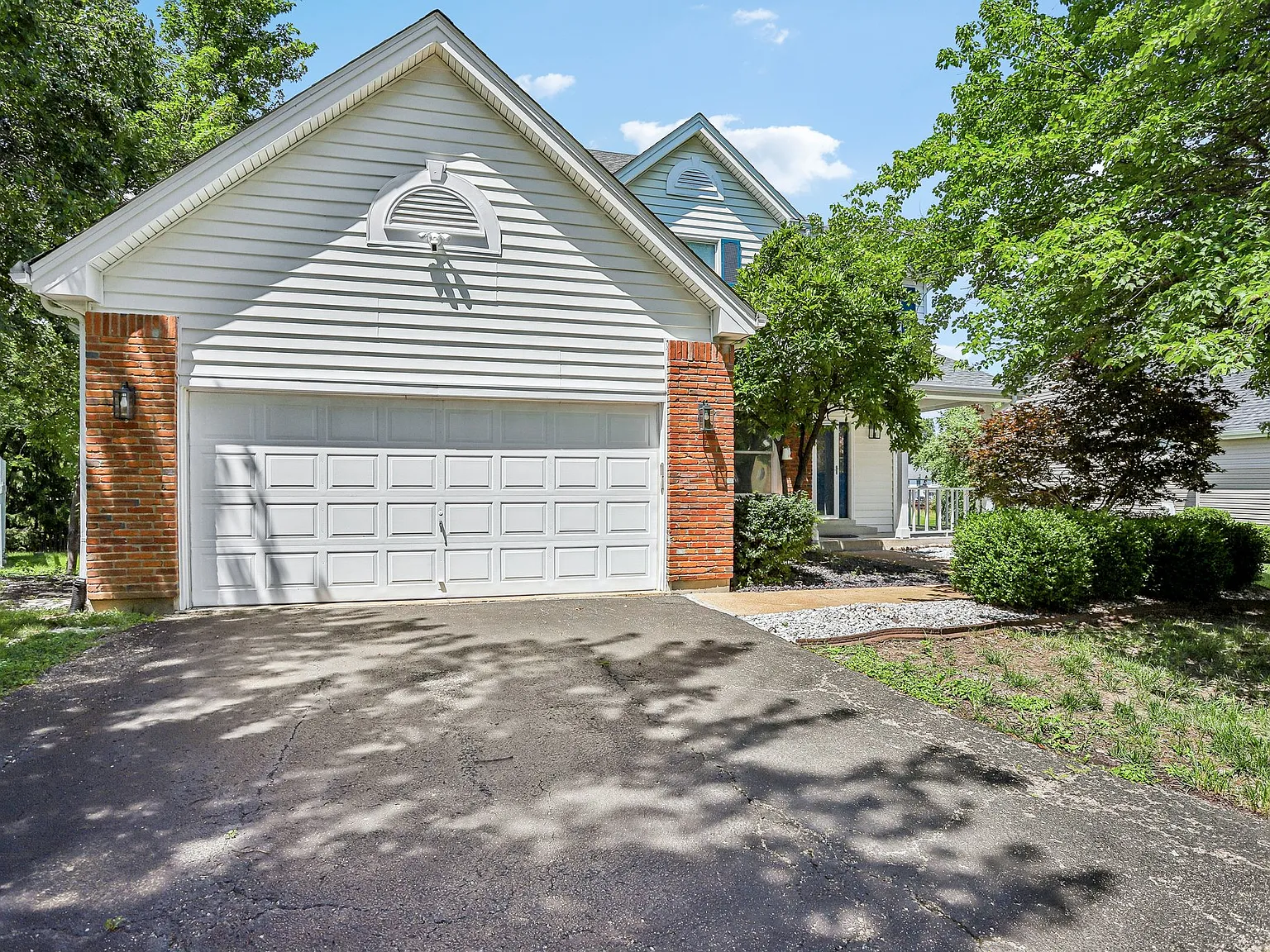3 bed, 2730 sqft, $3,950 — Photo 2