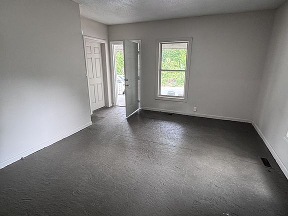 4th image of 632 Taggart Ave