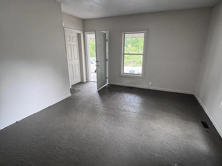 632 Taggart Ave — Photo 4