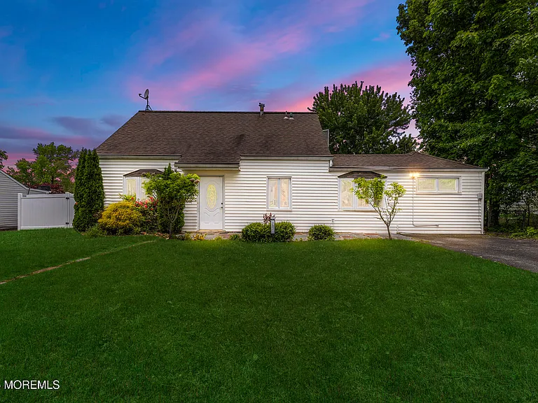 297 Highland Ave — Photo 3