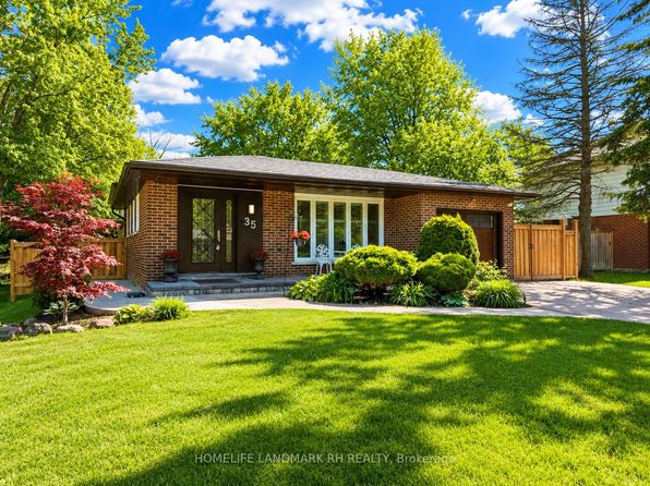 35 Royal Orchard Blvd, Markham, ON L3T 3C4