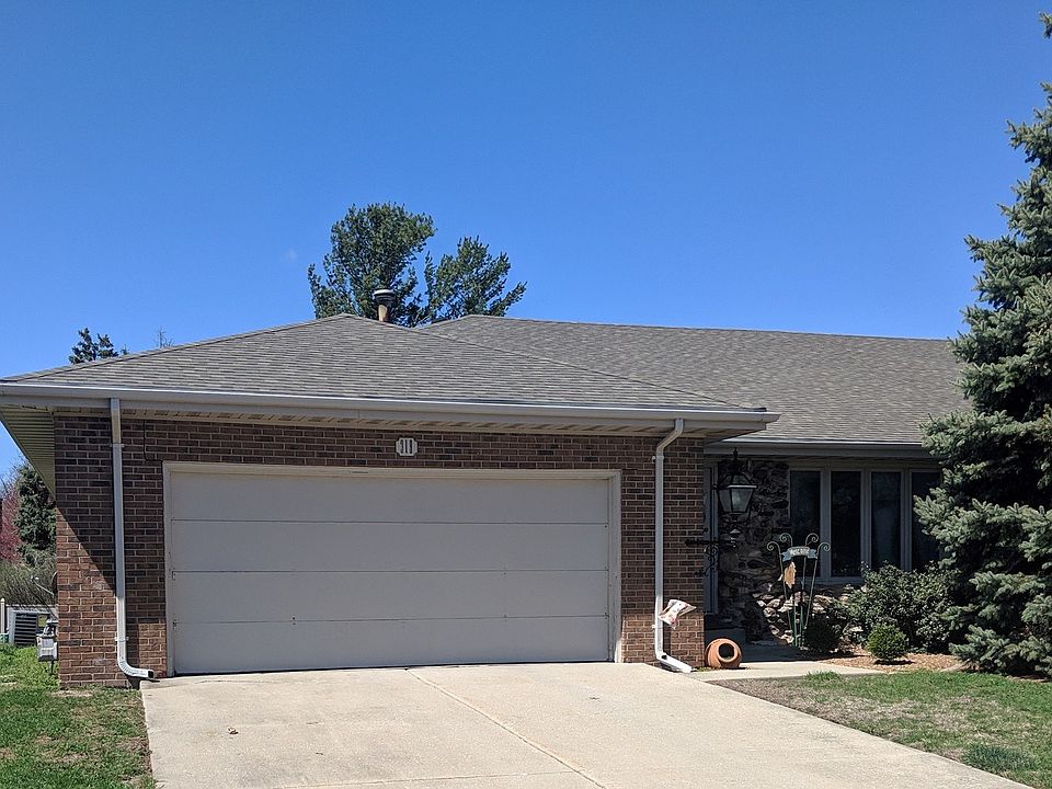 2nd image of 319 Fairway Dr