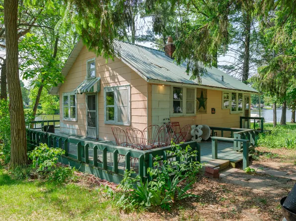 241 John St, Colon, MI 49040