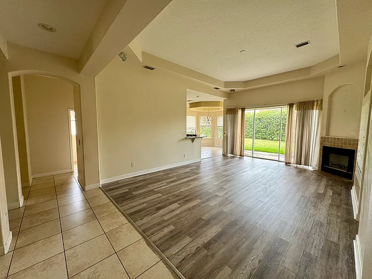1657 Whitney Isles Dr — Photo 2