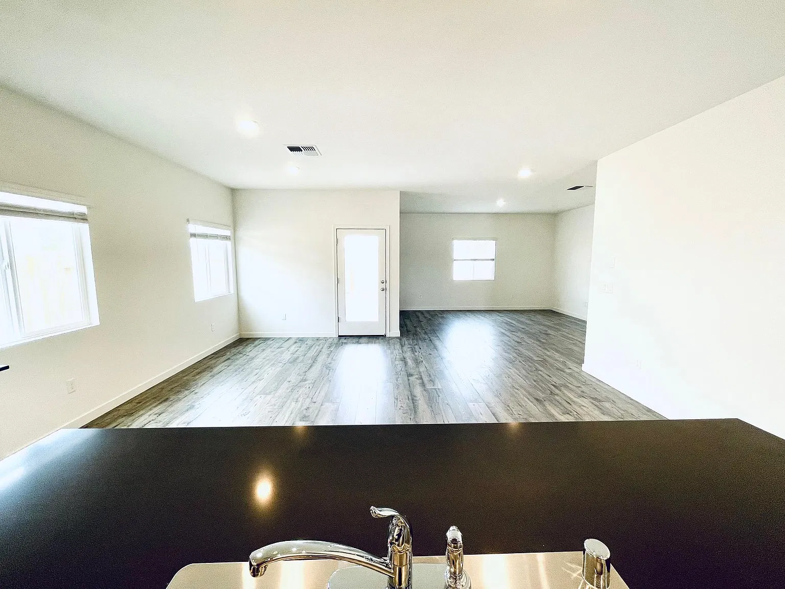 4 bed, 1825 sqft, $2,700 — Photo 2