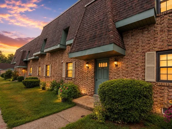 549 Russell Rd APT 3C, Westfield, MA 01085
