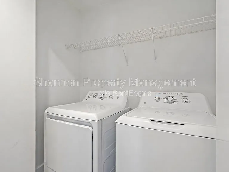 906 Andrews St — Photo 9