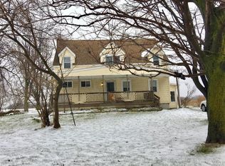 6049 Robinson Rd, Lockport, NY 14094