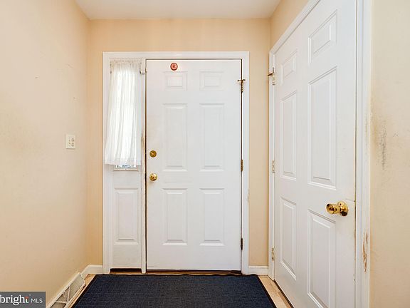 2nd image of 104 Kentshire Dr