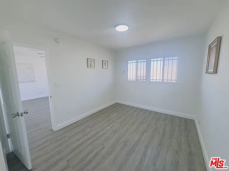 810 W 62nd St #4 — Photo 11